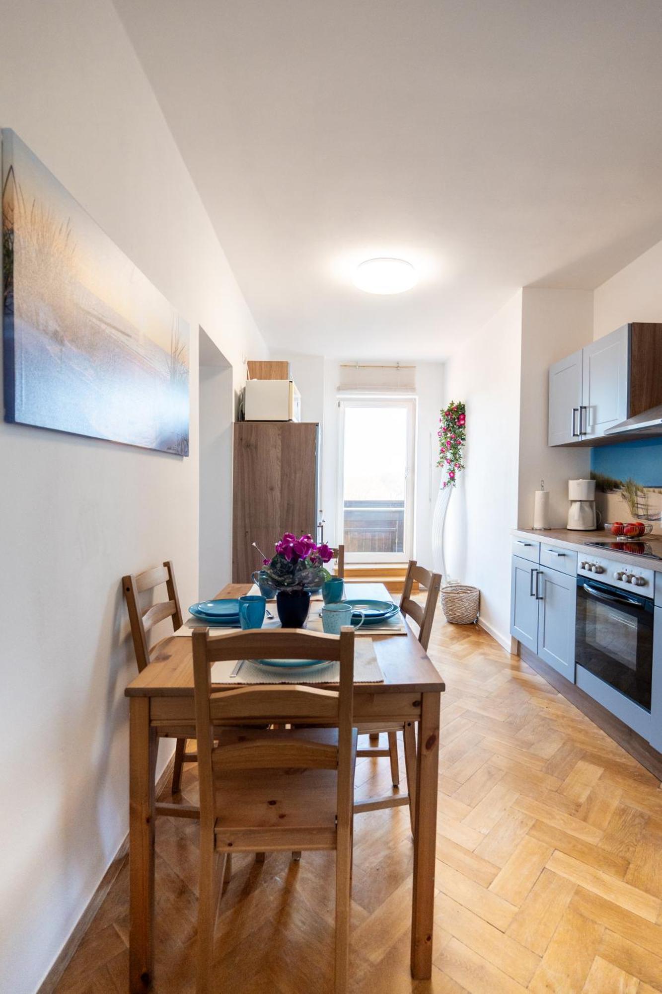 Doppelhaus- Villa Leipzig Schleussig , Moderner Altbau Apartment Dachetage Mit 2 Schlafzimmern Und Separatem Zusatzzimmer , Parkplatz - Balkon - Kamin - Eicheparkett - Arbeitsplatz Exterior foto
