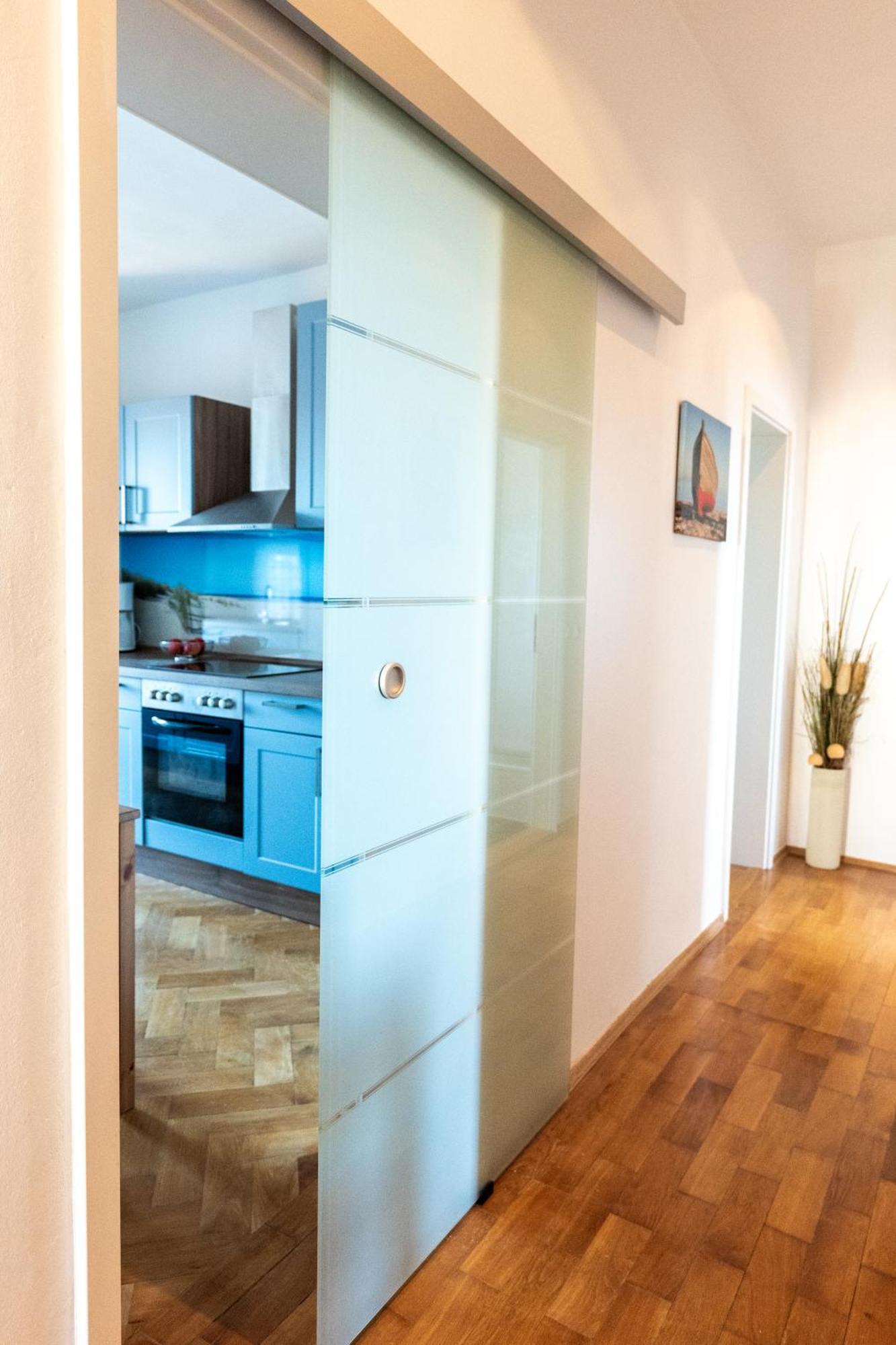 Doppelhaus- Villa Leipzig Schleussig , Moderner Altbau Apartment Dachetage Mit 2 Schlafzimmern Und Separatem Zusatzzimmer , Parkplatz - Balkon - Kamin - Eicheparkett - Arbeitsplatz Exterior foto