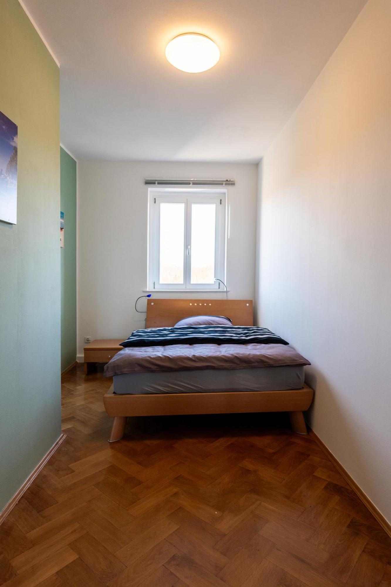 Doppelhaus- Villa Leipzig Schleussig , Moderner Altbau Apartment Dachetage Mit 2 Schlafzimmern Und Separatem Zusatzzimmer , Parkplatz - Balkon - Kamin - Eicheparkett - Arbeitsplatz Exterior foto