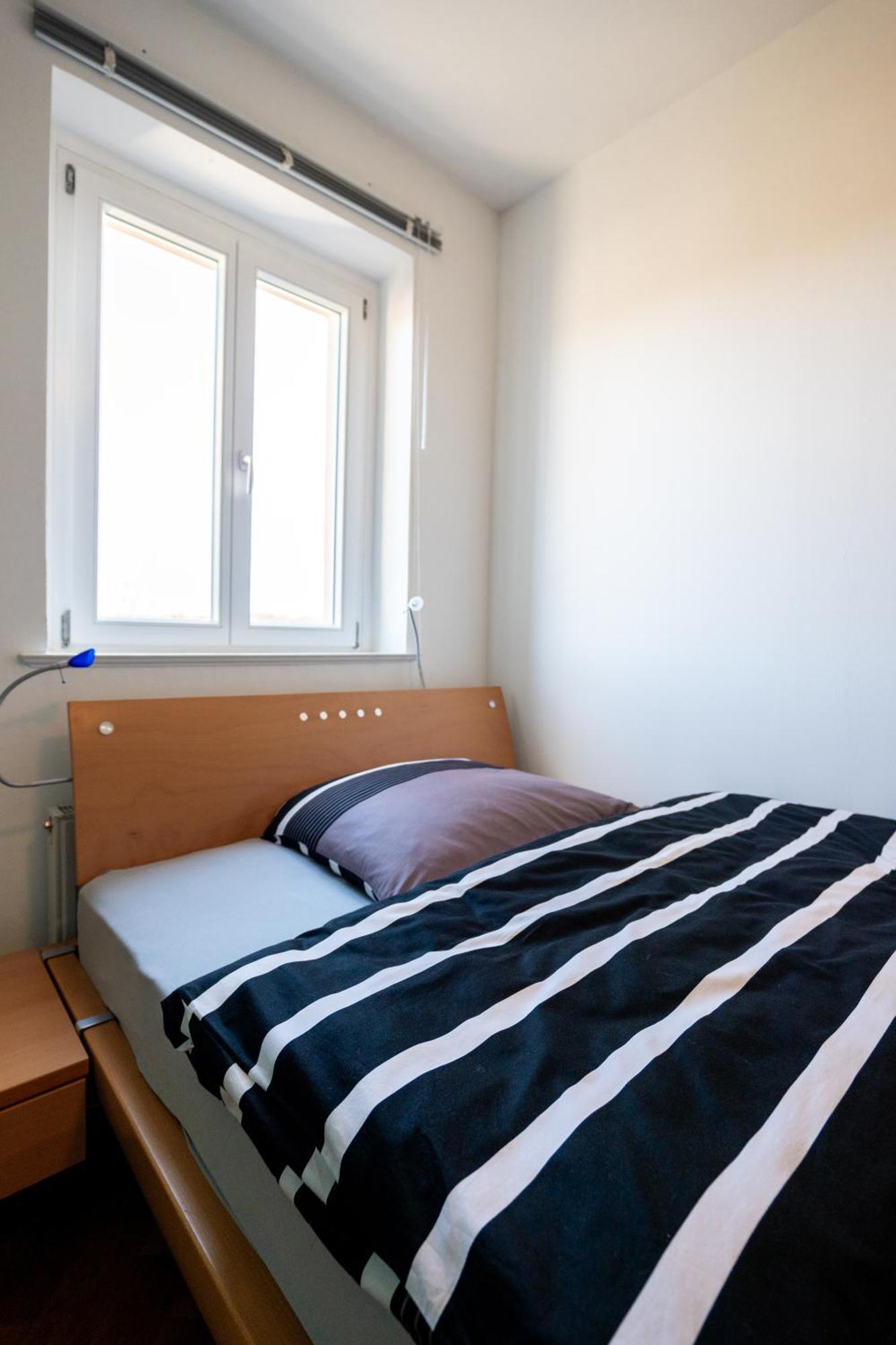 Doppelhaus- Villa Leipzig Schleussig , Moderner Altbau Apartment Dachetage Mit 2 Schlafzimmern Und Separatem Zusatzzimmer , Parkplatz - Balkon - Kamin - Eicheparkett - Arbeitsplatz Exterior foto