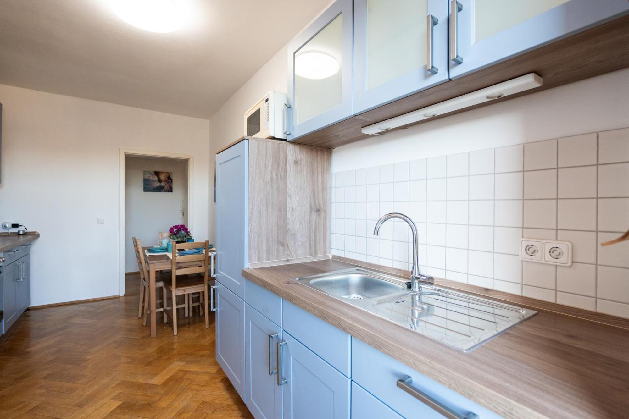 Doppelhaus- Villa Leipzig Schleussig , Moderner Altbau Apartment Dachetage Mit 2 Schlafzimmern Und Separatem Zusatzzimmer , Parkplatz - Balkon - Kamin - Eicheparkett - Arbeitsplatz Exterior foto